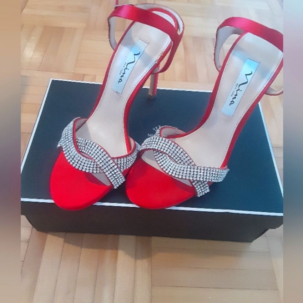 NINA New Red Strappy Heels with Rhinestones.Size 7